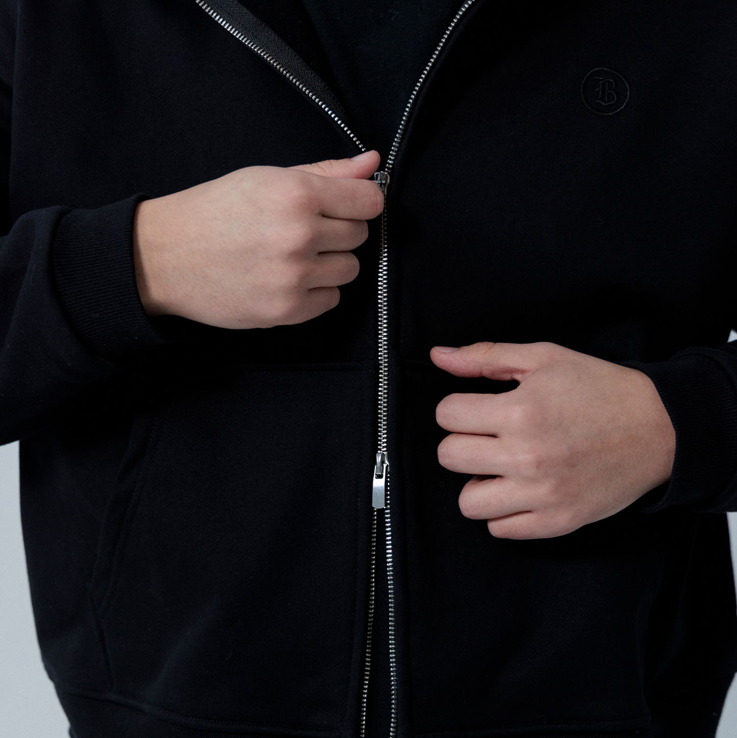 TRANSFORMATION ZIP UP - BLACK